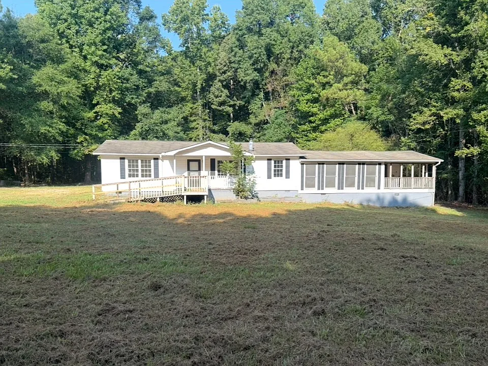 593 Holbrook Rd