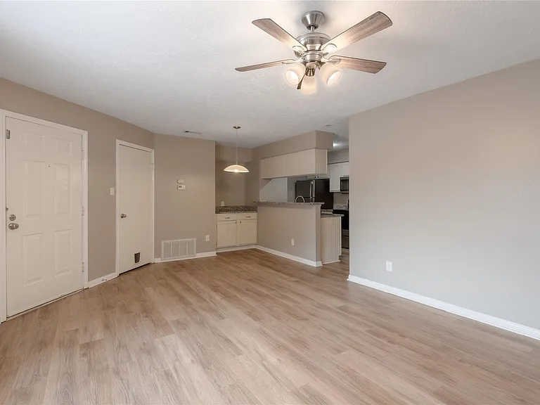 2402 Sycamore Ave #D8 — Photo 7