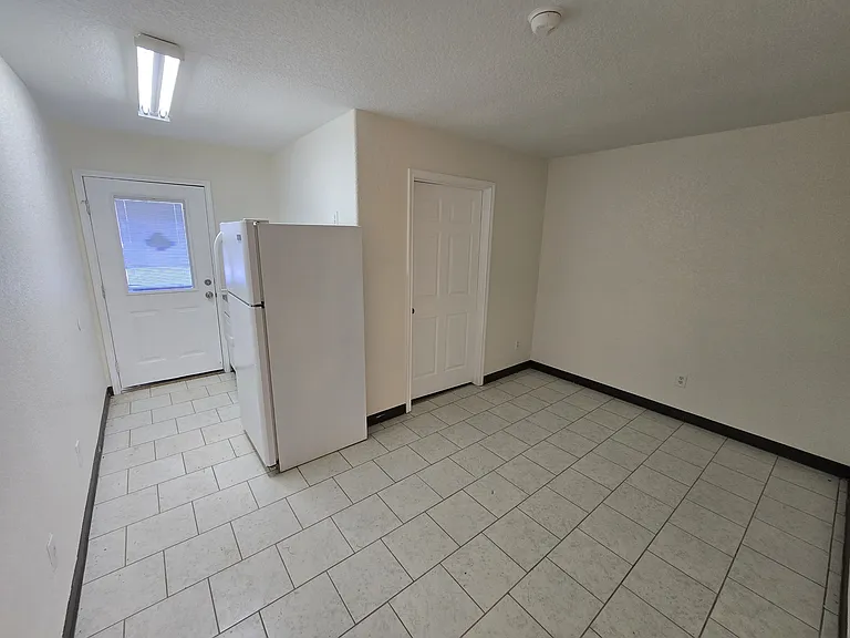 126 Alton Ave #C6 — Photo 2