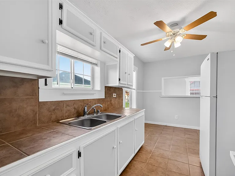 2316 Freeman St #6 — Photo 16