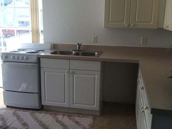 Kitchen Area with Full stove