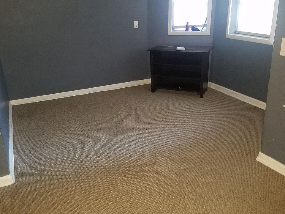 Living area (very low ceilings)