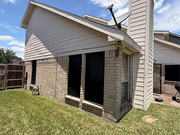 2nd image of 8518 Scenic Green Dr