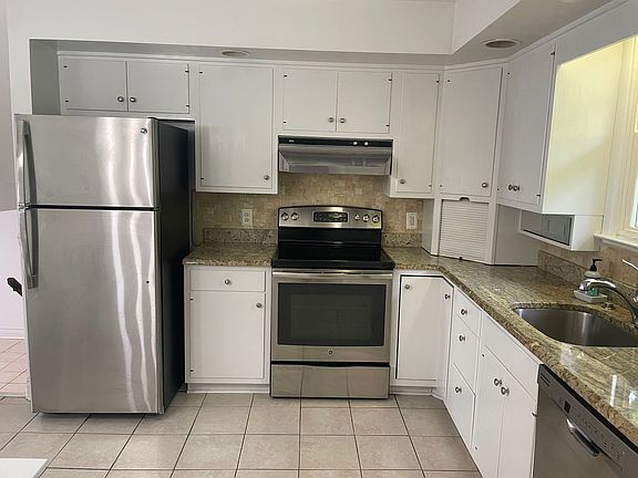 5th image of 202 Alders Dr