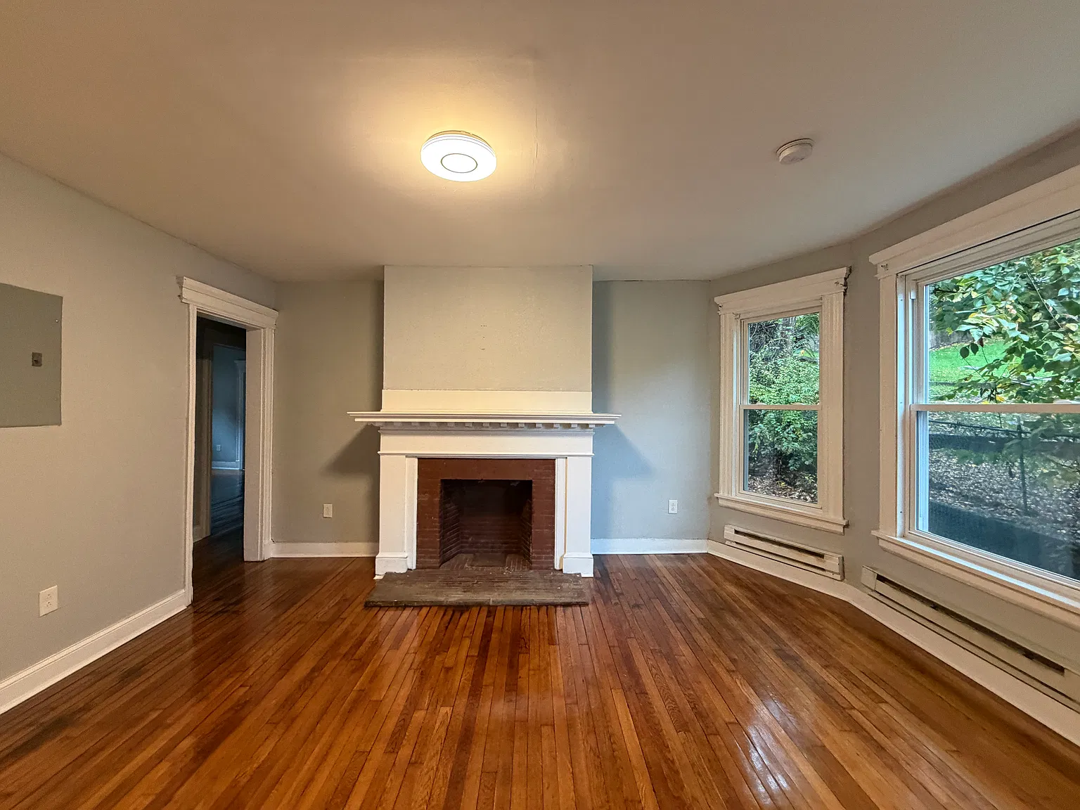 4 bed, 1.5 bath, $1,850 — Photo 4