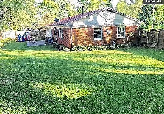 3rd image of 1027 Elmendorf Dr