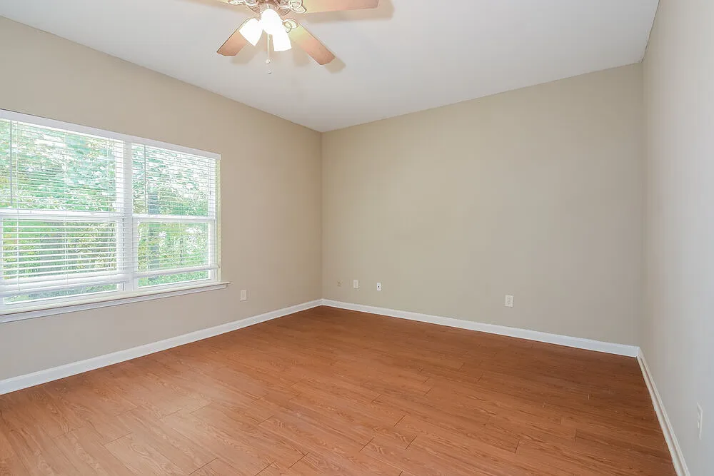 4 bed, 2.0 bath, 1800 sqft, $2,055 — Photo 4