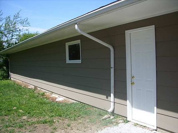 2nd image of 820 Longacre Dr
