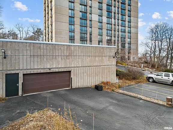 3rd image of 1800 7th St Unit 7E