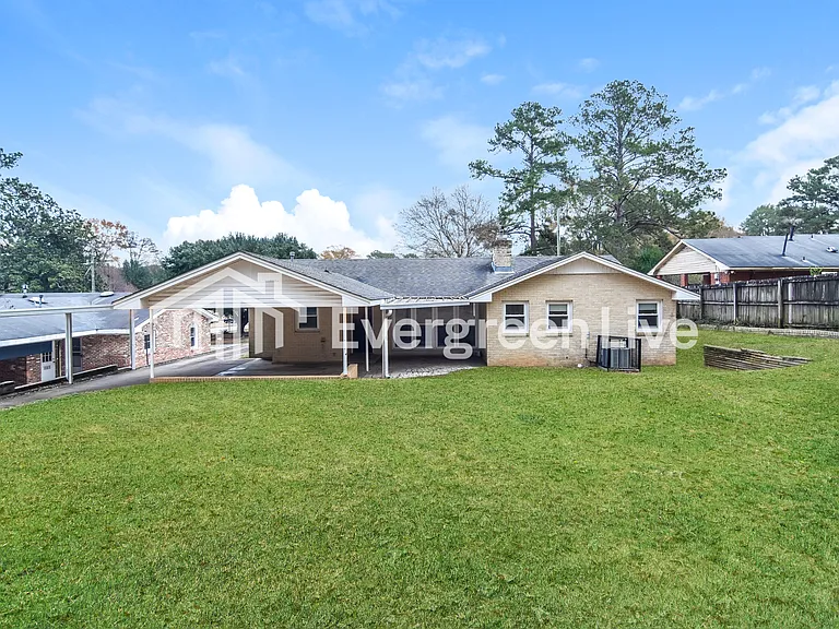 515 Chatsworth Dr — Photo 11