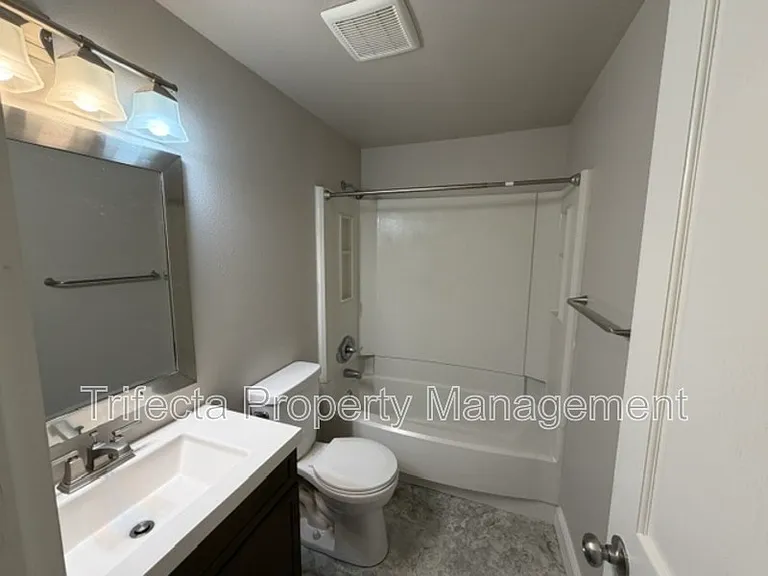 4501 Boardwalk Dr #P153 — Photo 8