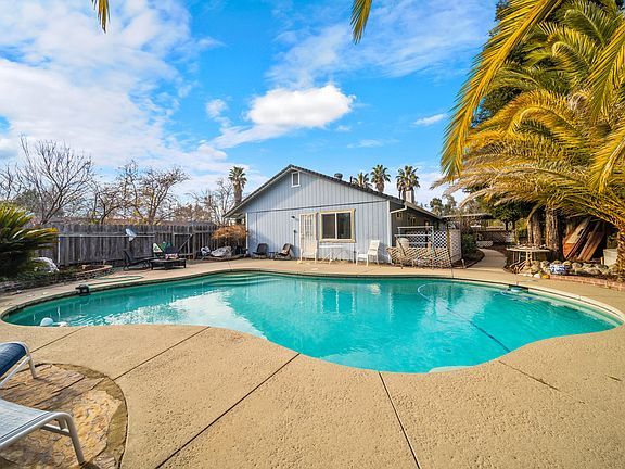 2nd image of 20610 Mayfair Ct