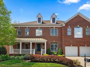 8262 Trailwood Ct, Vienna, VA 22182