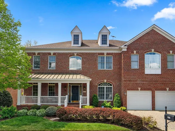 8262 Trailwood Ct, Vienna, VA 22182