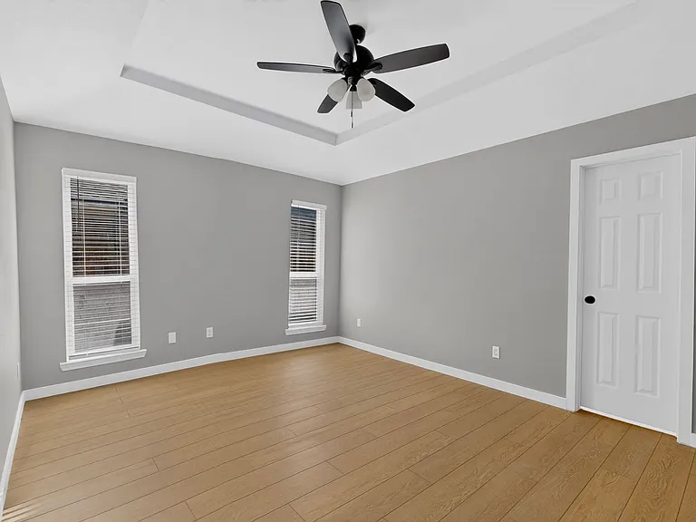 1748 Saint James Dr — Photo 20