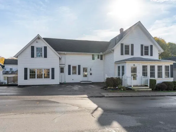 63 Oak Street, Boothbay Harbor, ME 04538