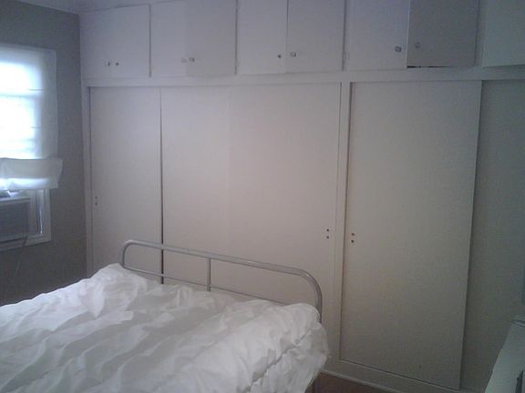 5th image of 952 E 2nd St Unit 10