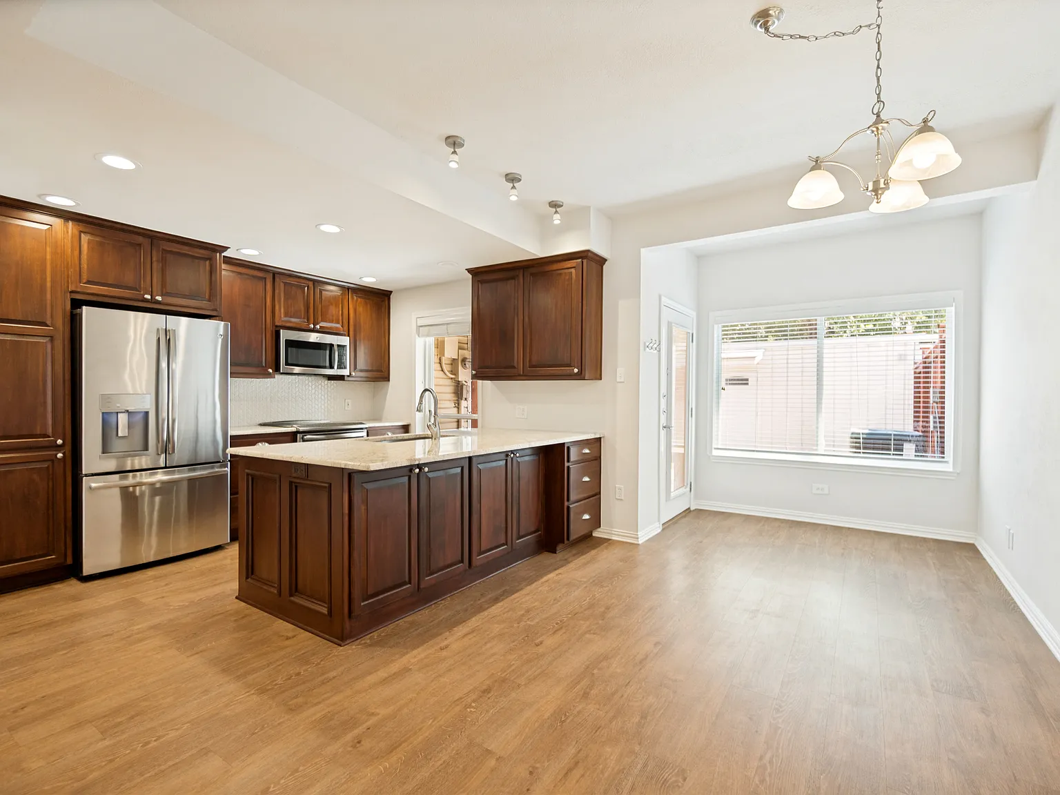 2 bed, 1406 sqft, $2,650 — Photo 3