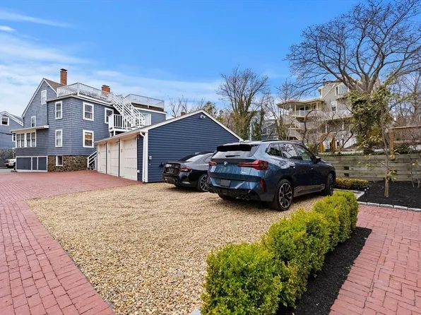 12 Darling St #2, Marblehead, MA 01945