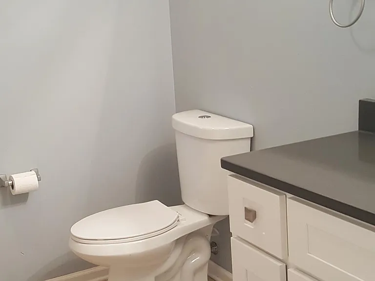 4 Round Table Rd — Photo 15
