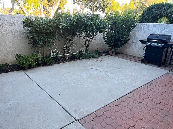2nd image of 924 Tennyson Ln