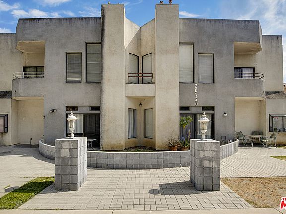 2nd image of 20920 Community St APT 10