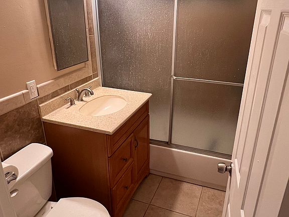 Bathroom with Bath tub and sliding doors