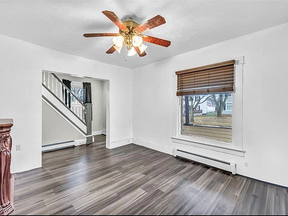 4th image of 214 E 9th St
