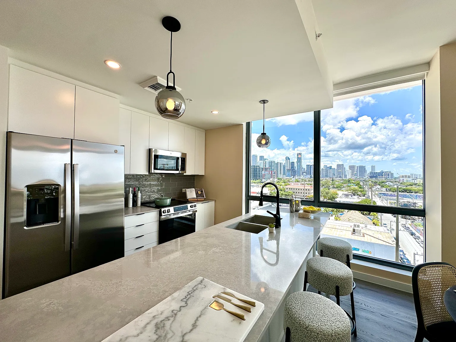 2 bed, 1038 sqft, $3,135 — Photo 1