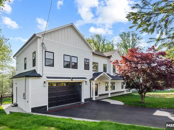 5 Ladik Pl, Montvale, NJ 07645