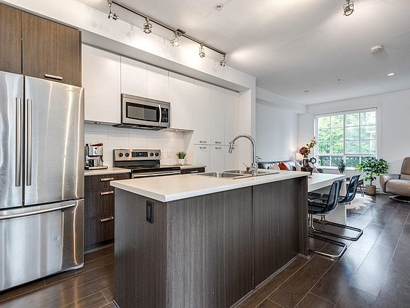 2nd image of 2423 Avon Pl #48