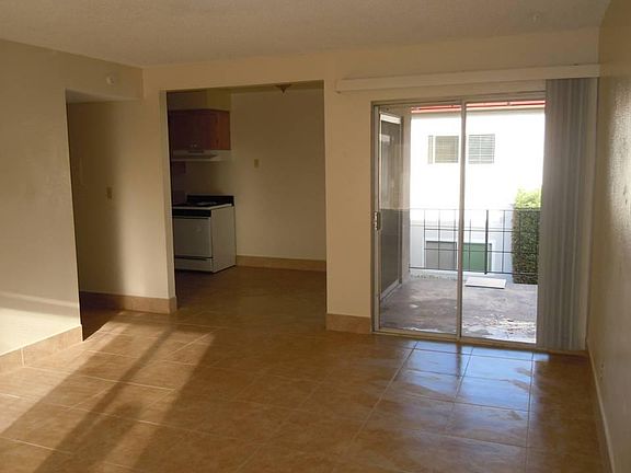 3rd image of 820 Camino Corto APT 6