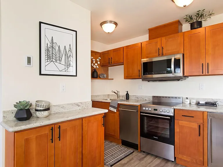 Back Nine Apartments - Located on the west slope of Queen Anne — Photo 12