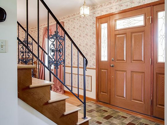 3rd image of 21 Oakwood Ave