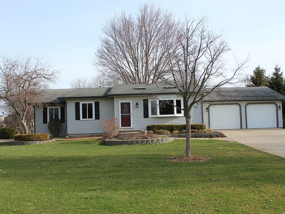 1st image of 24890 Delmont Dr