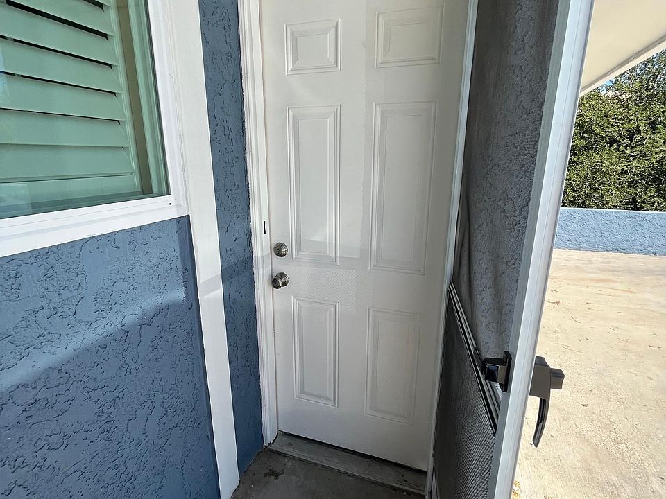 1st image of 915 Irving Dr