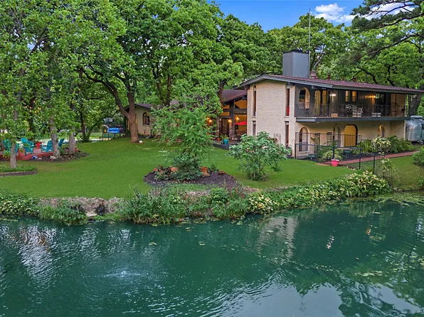 1709 Spring Lake Dr, Arlington, TX 76012