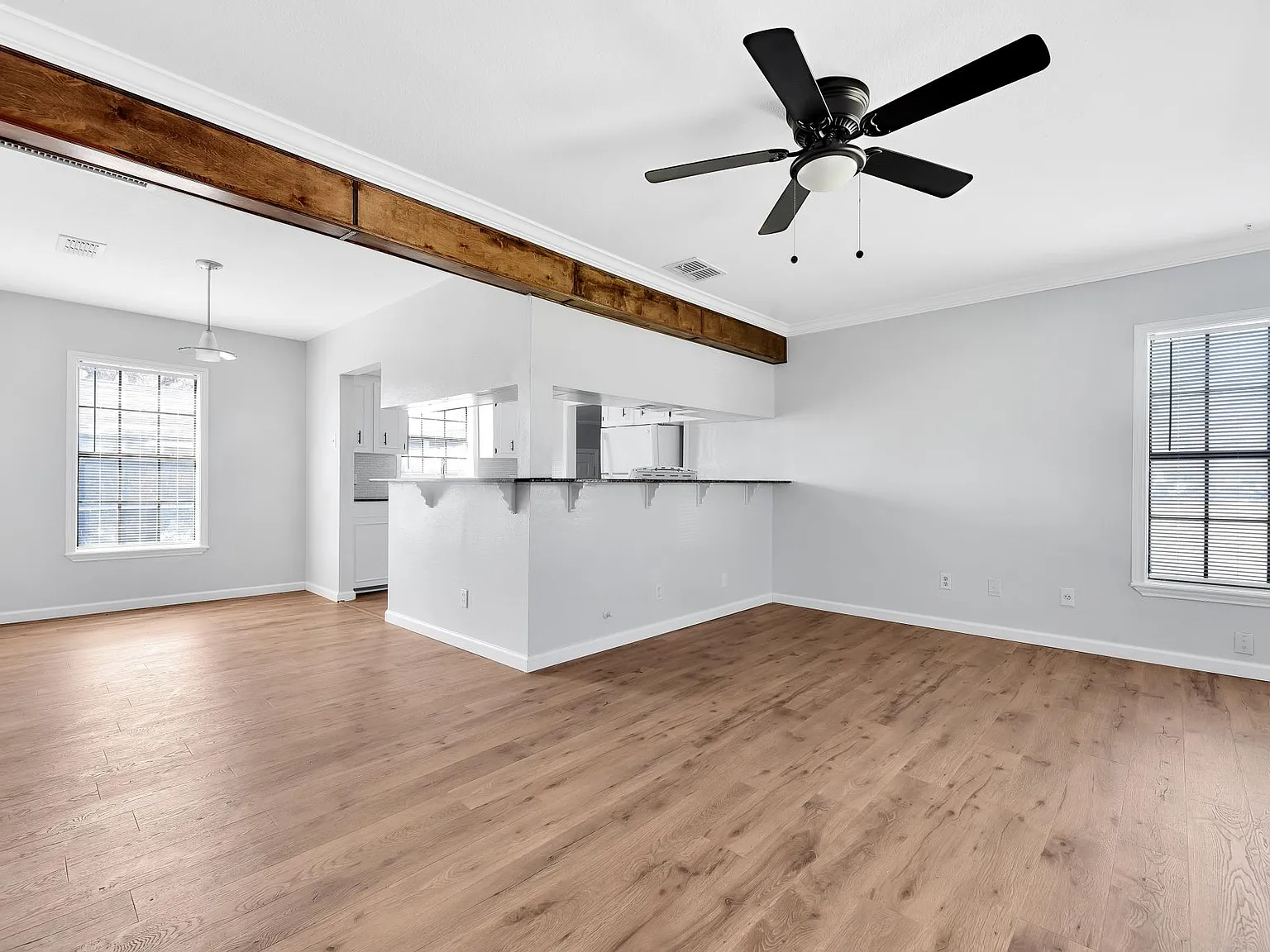 3 bed, 1320 sqft, $1,595 — Photo 2