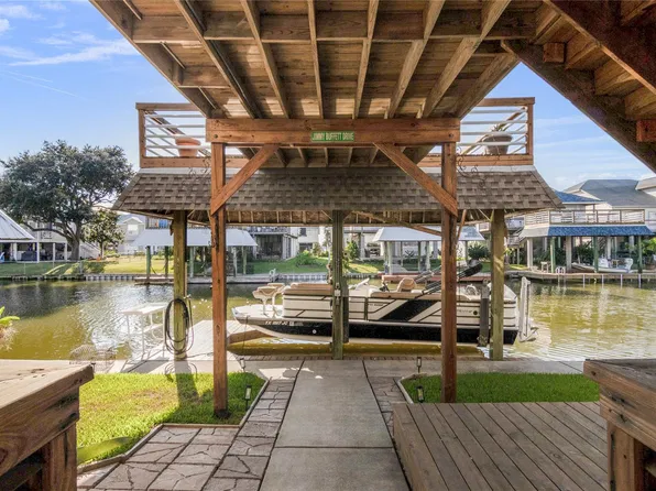 4 N Curlew St, La Marque, TX 77568