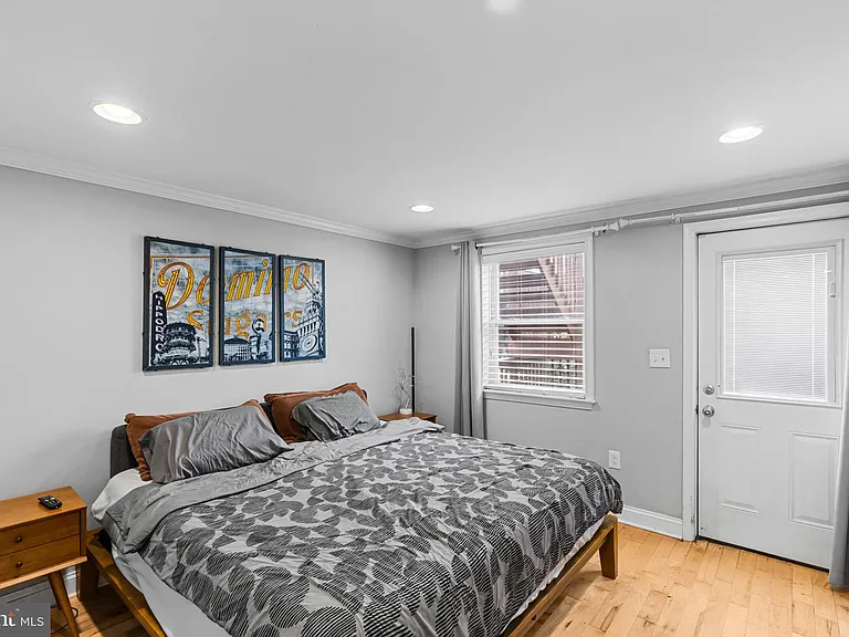 601 S Rose St — Photo 16
