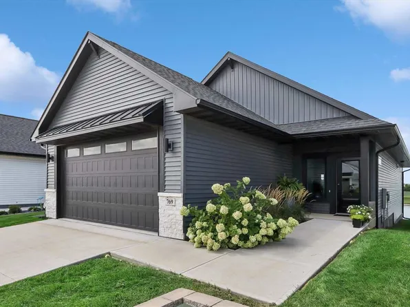 769 Clover Hill Dr, North Liberty, IA 52317