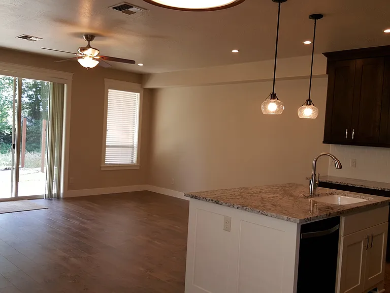 3820 Creek View Dr — Photo 7