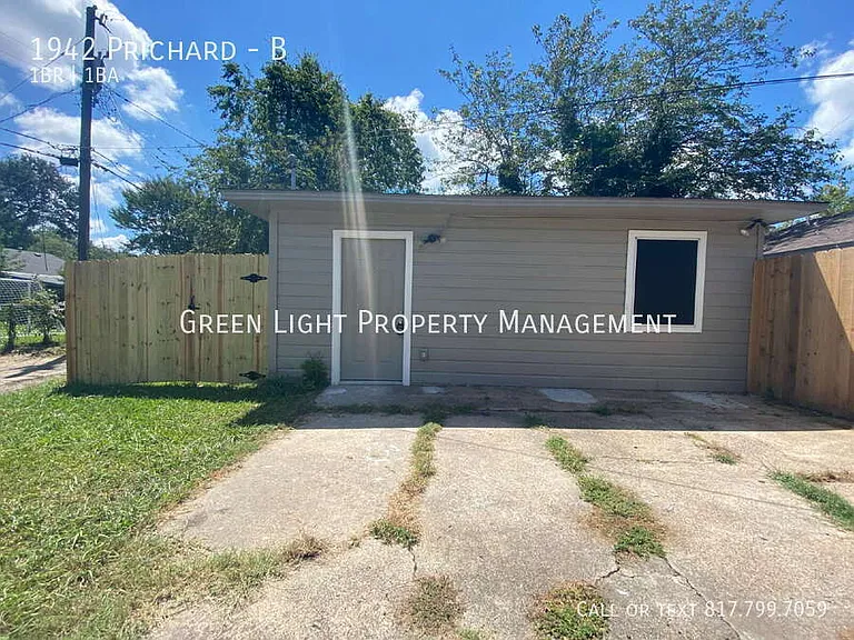 1942 Prichard Ln #B — Photo 2