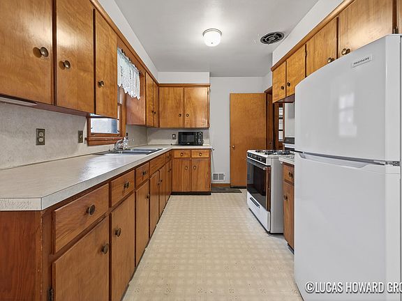 5th image of 3234 Ivanrest Ave SW