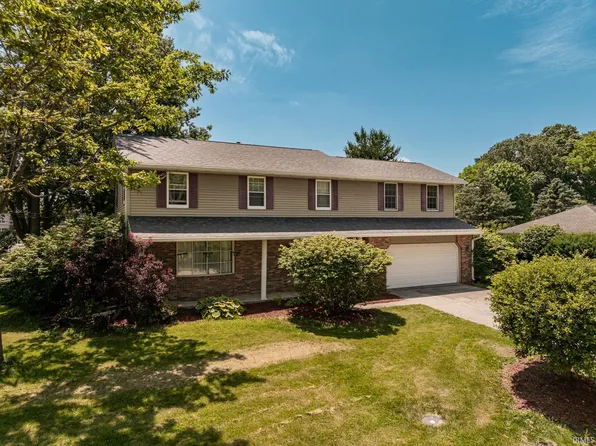 2209 W Woodmont Dr, Muncie, IN 47304