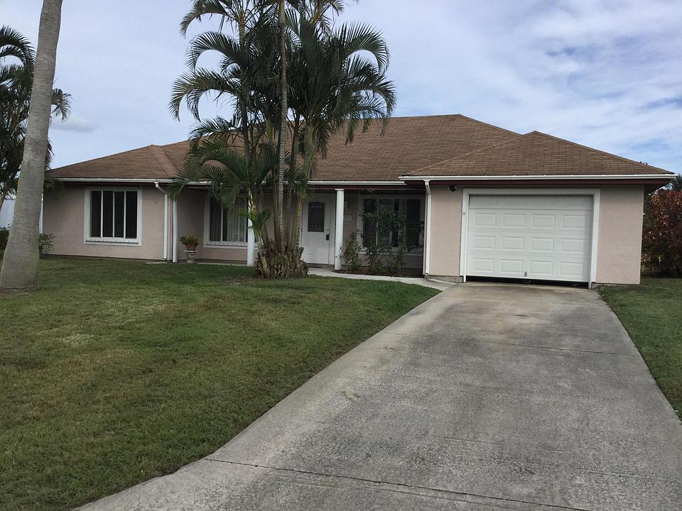 1st image of 1711 SE Cascella Court