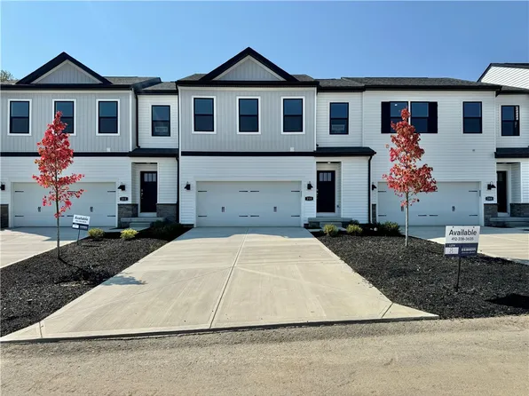 210 Hanover Ln, Houston, PA 15342