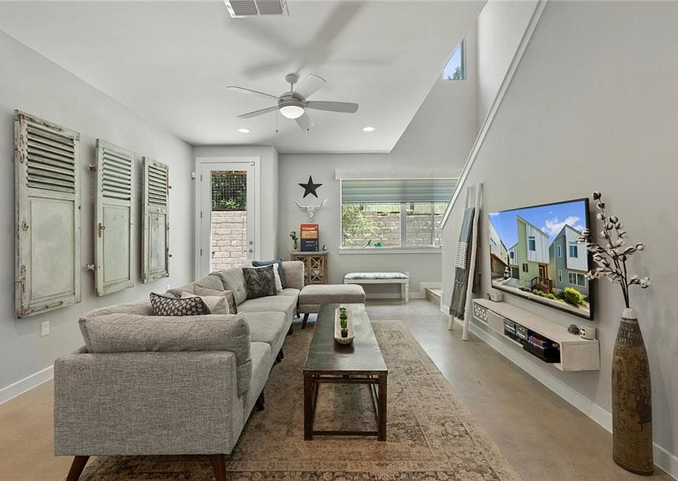 1st image of 705 N Bluff Dr Unit 7