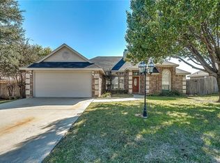 604 Meadowcrest Dr, Burleson, TX 76028
