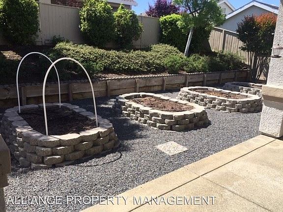 3rd image of 110 Clover Springs Dr